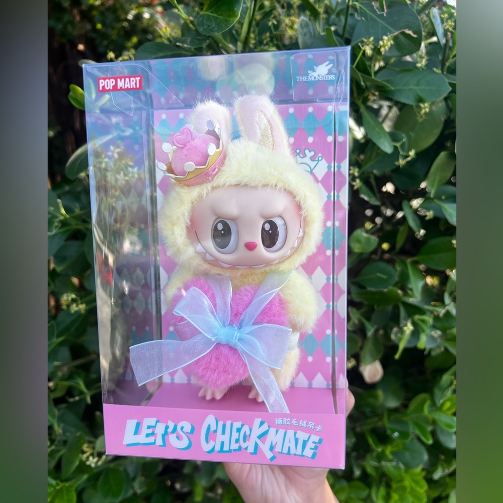 Pop Mart  Labubu The Monsters Let’s Checkmate Series Queen Vinyl Plush AUTHENTIC